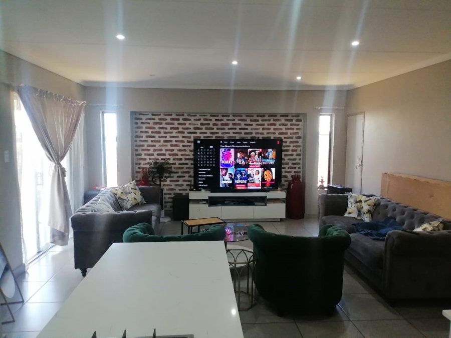 To Let 3 Bedroom Property for Rent in Lion Pride Gauteng