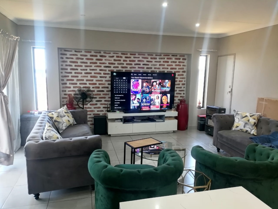 To Let 3 Bedroom Property for Rent in Lion Pride Gauteng