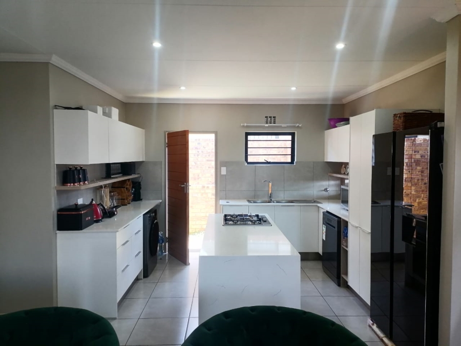 To Let 3 Bedroom Property for Rent in Lion Pride Gauteng