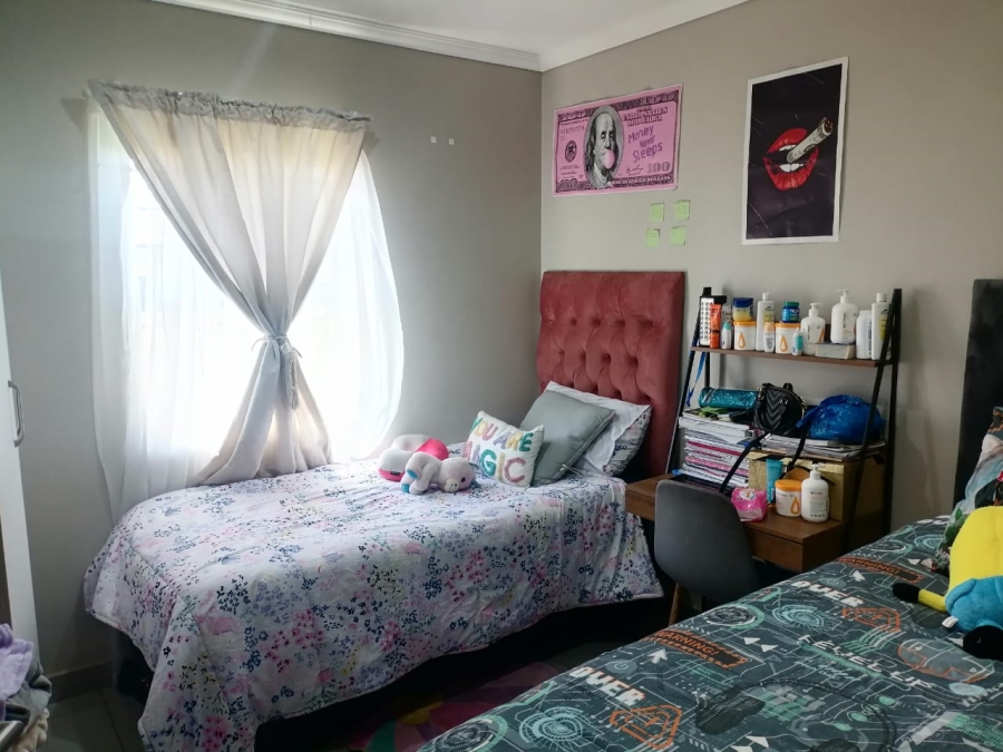 To Let 3 Bedroom Property for Rent in Lion Pride Gauteng