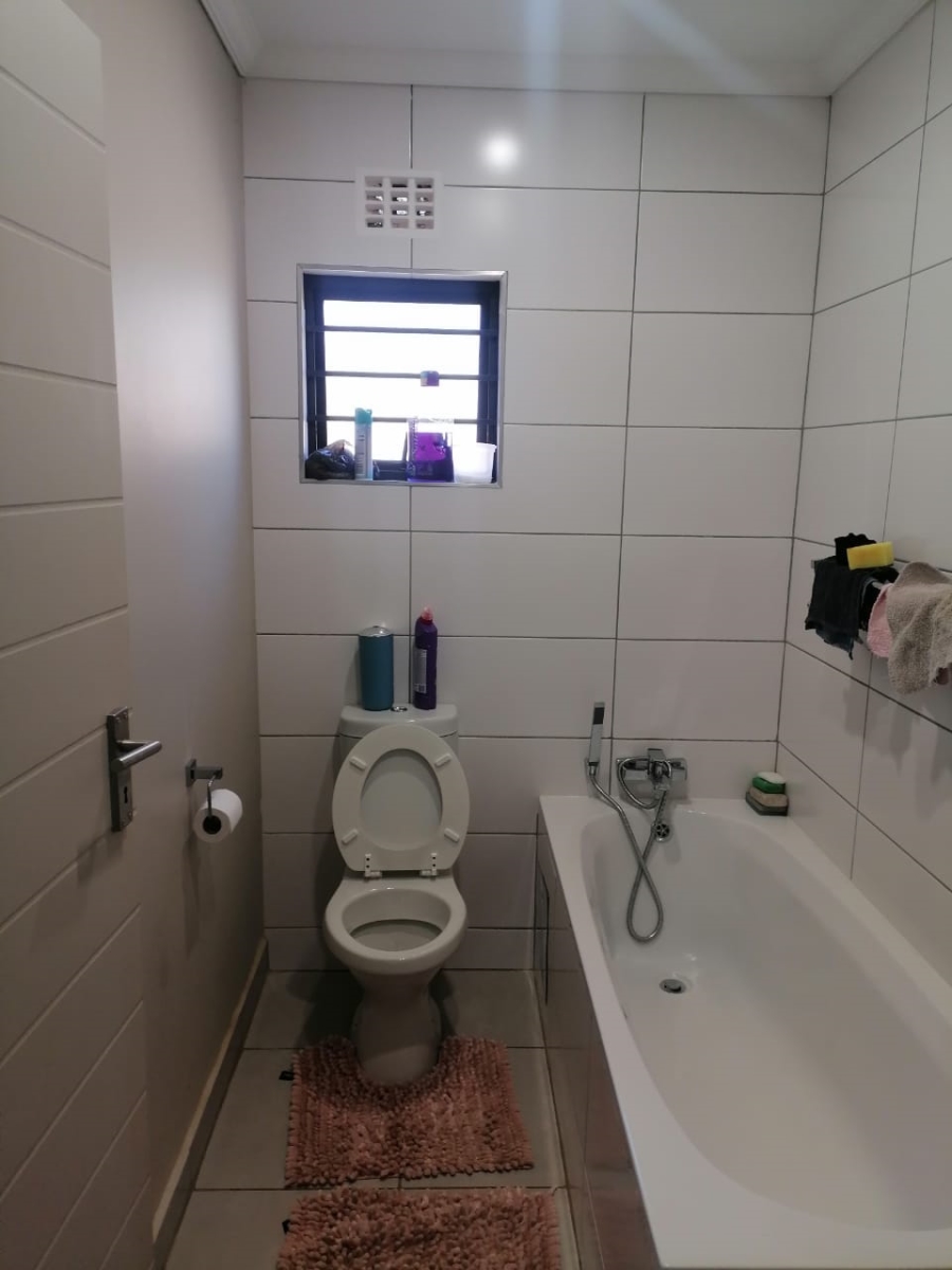 To Let 3 Bedroom Property for Rent in Lion Pride Gauteng