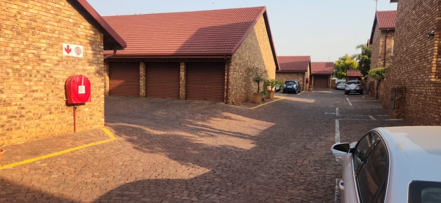 2 Bedroom Property for Sale in Hennopspark Gauteng