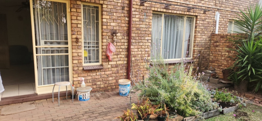 2 Bedroom Property for Sale in Hennopspark Gauteng