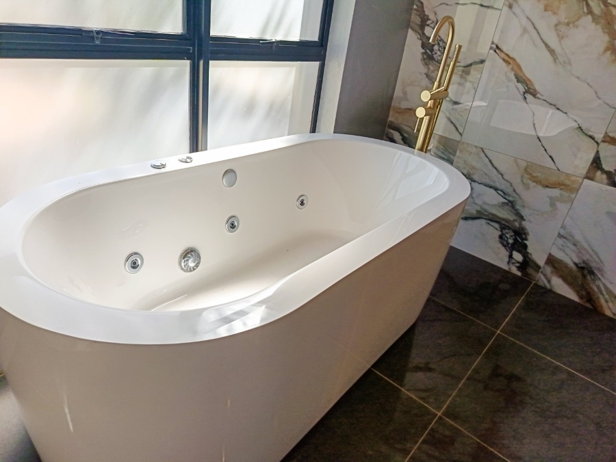 6 Bedroom Property for Sale in Waterkloof Gauteng