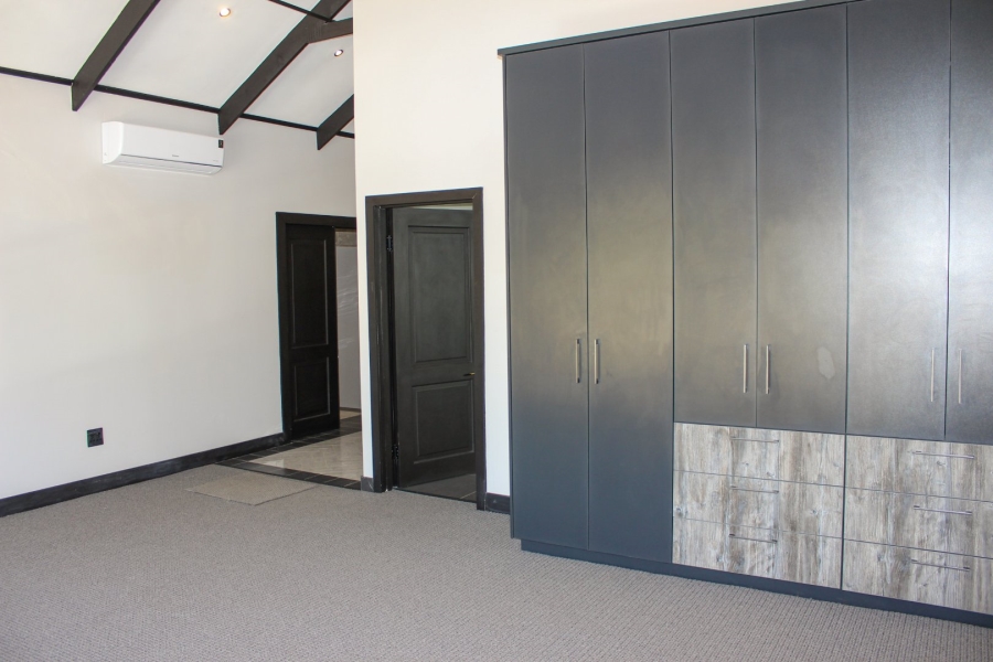 6 Bedroom Property for Sale in Waterkloof Gauteng