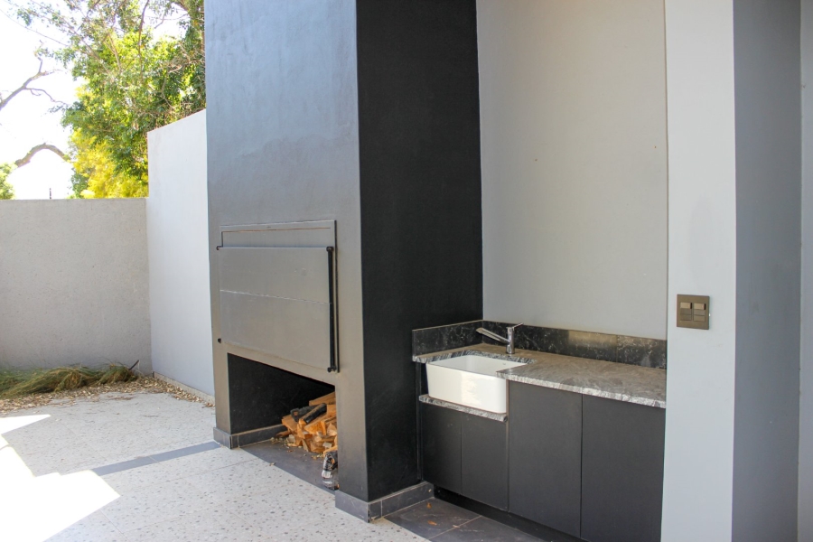 6 Bedroom Property for Sale in Waterkloof Gauteng