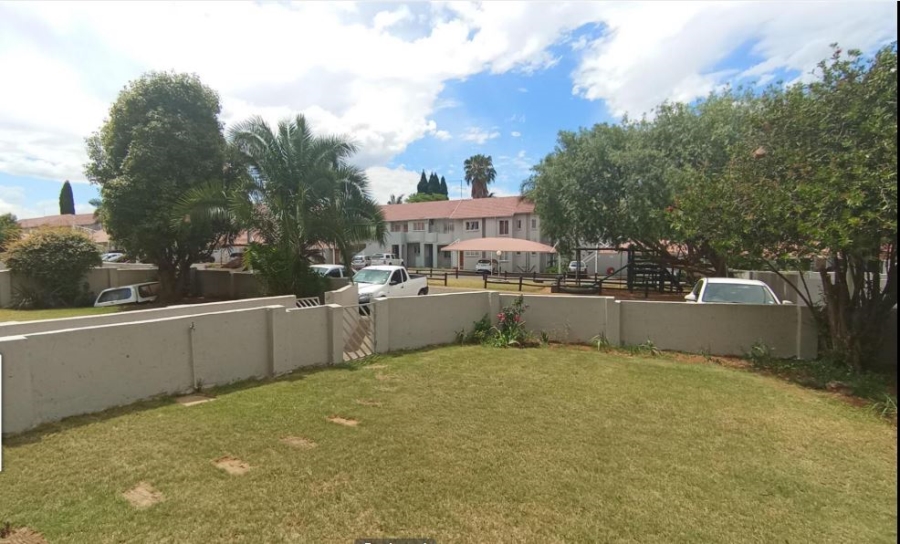 2 Bedroom Property for Sale in Glen Marais Gauteng