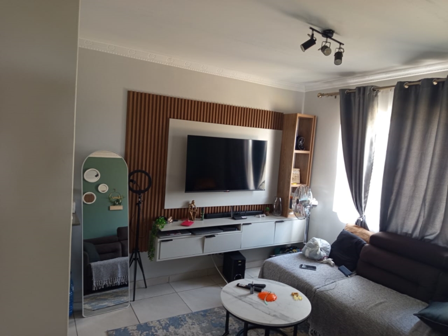 To Let 2 Bedroom Property for Rent in South Hills Gauteng