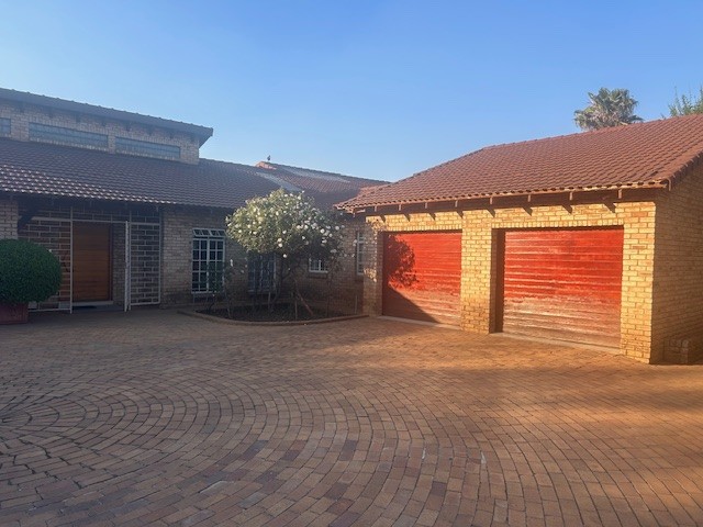 3 Bedroom Property for Sale in Bedford Park Gauteng