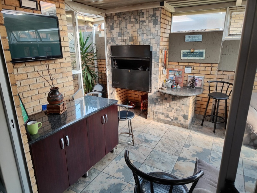 3 Bedroom Property for Sale in Beyers Park Gauteng