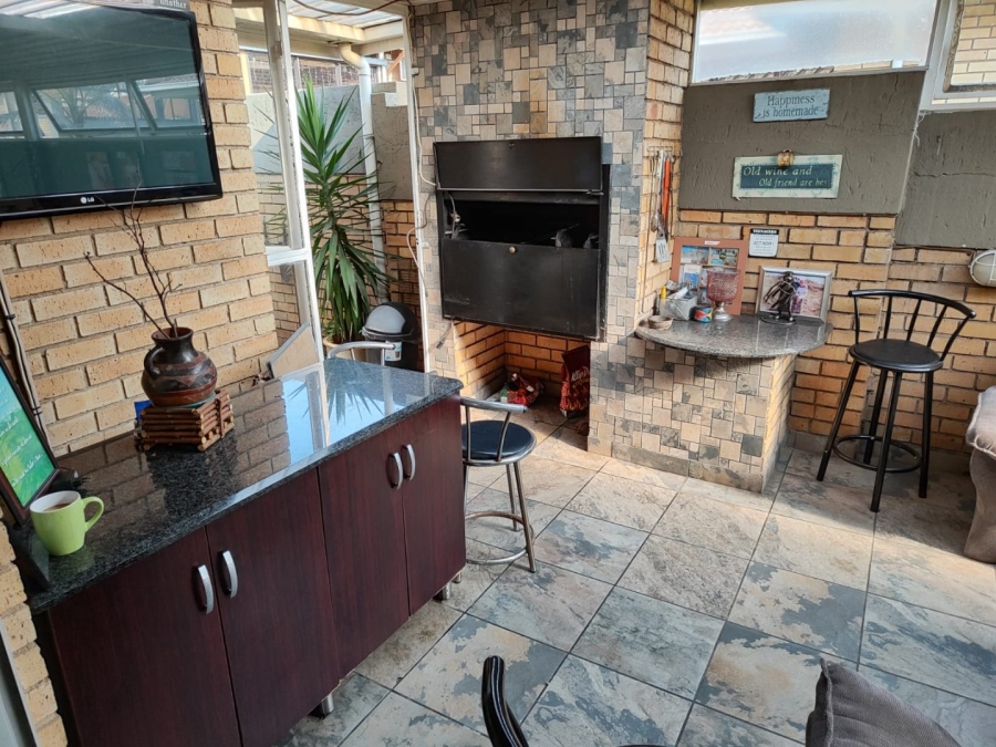 3 Bedroom Property for Sale in Beyers Park Gauteng