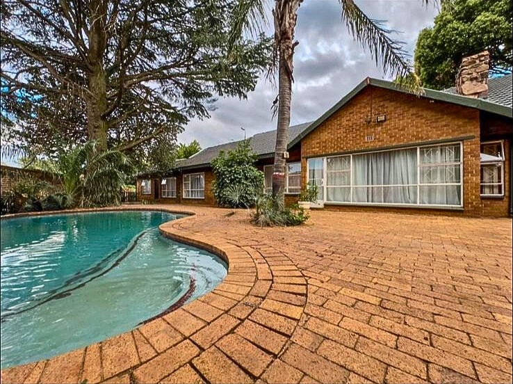5 Bedroom Property for Sale in Birchleigh Gauteng
