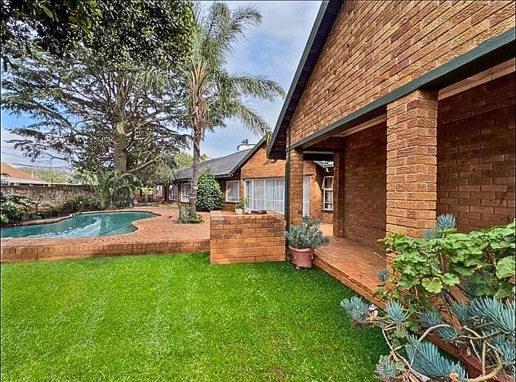 5 Bedroom Property for Sale in Birchleigh Gauteng