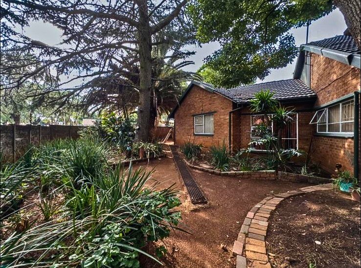 5 Bedroom Property for Sale in Birchleigh Gauteng