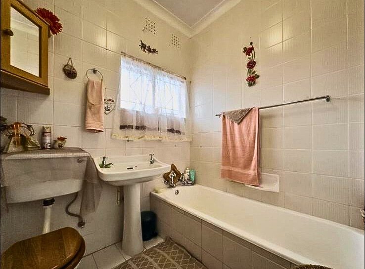 5 Bedroom Property for Sale in Birchleigh Gauteng