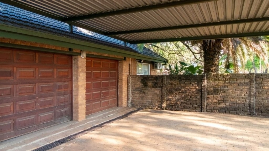 5 Bedroom Property for Sale in Birchleigh Gauteng