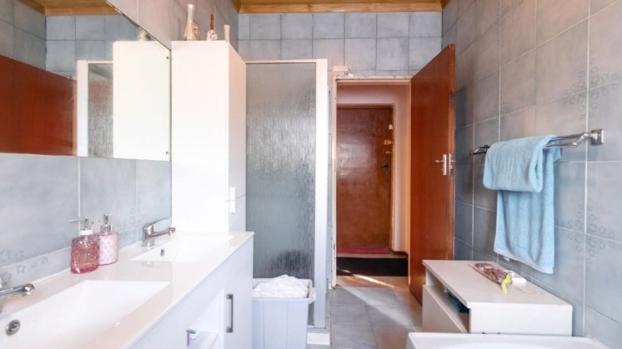 5 Bedroom Property for Sale in Birchleigh Gauteng