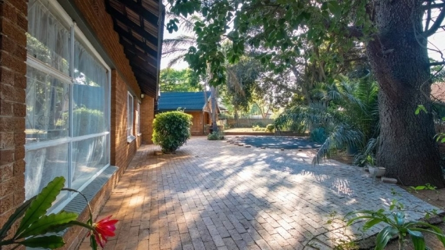 5 Bedroom Property for Sale in Birchleigh Gauteng