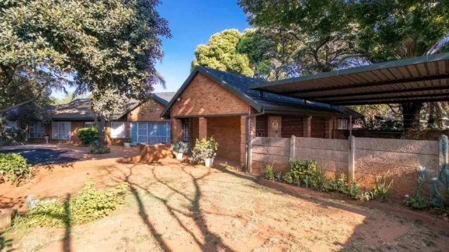 5 Bedroom Property for Sale in Birchleigh Gauteng