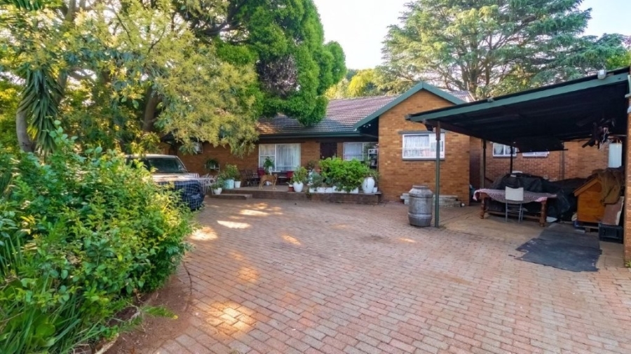 5 Bedroom Property for Sale in Birchleigh Gauteng