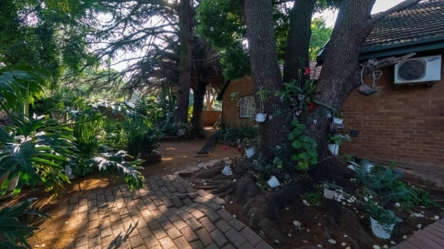 5 Bedroom Property for Sale in Birchleigh Gauteng