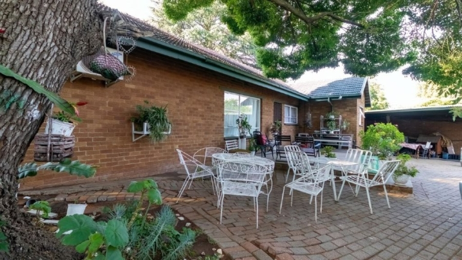 5 Bedroom Property for Sale in Birchleigh Gauteng