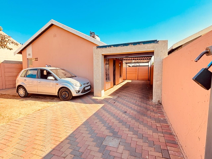 2 Bedroom Property for Sale in Sky City Gauteng