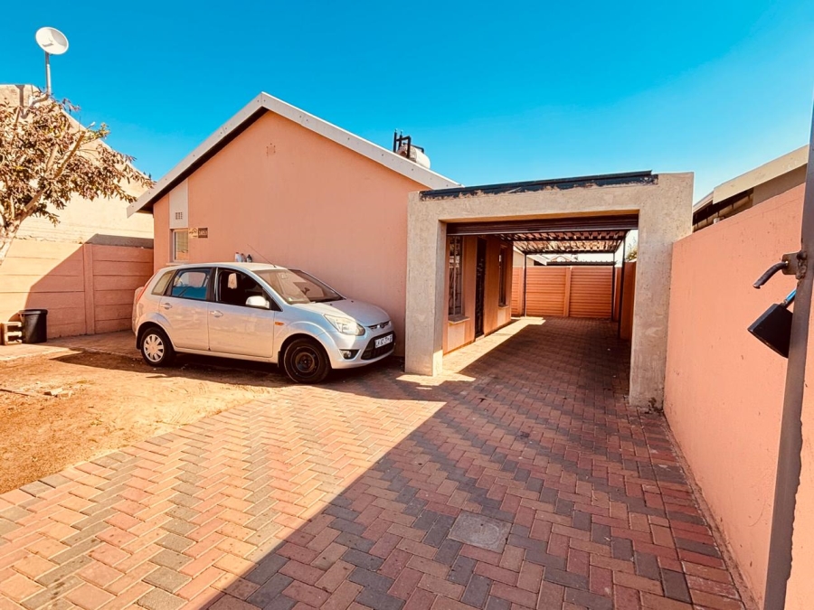 2 Bedroom Property for Sale in Sky City Gauteng