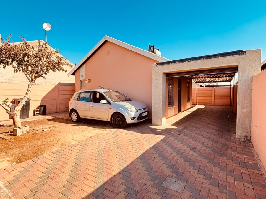 2 Bedroom Property for Sale in Sky City Gauteng