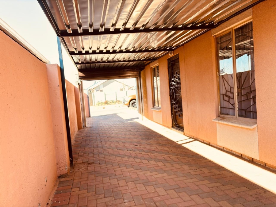 2 Bedroom Property for Sale in Sky City Gauteng