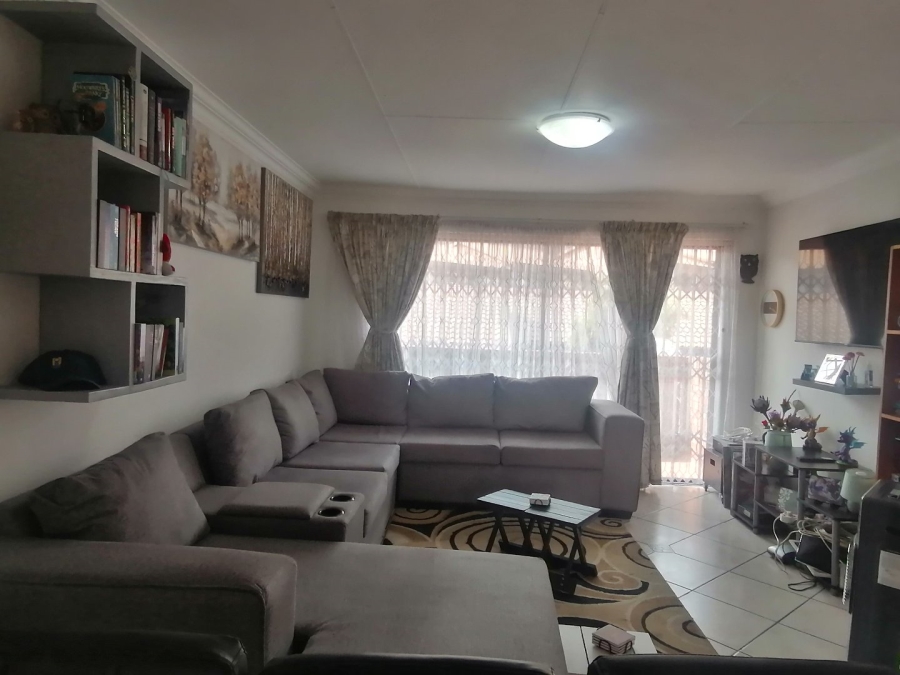 2 Bedroom Property for Sale in Bassonia Gauteng