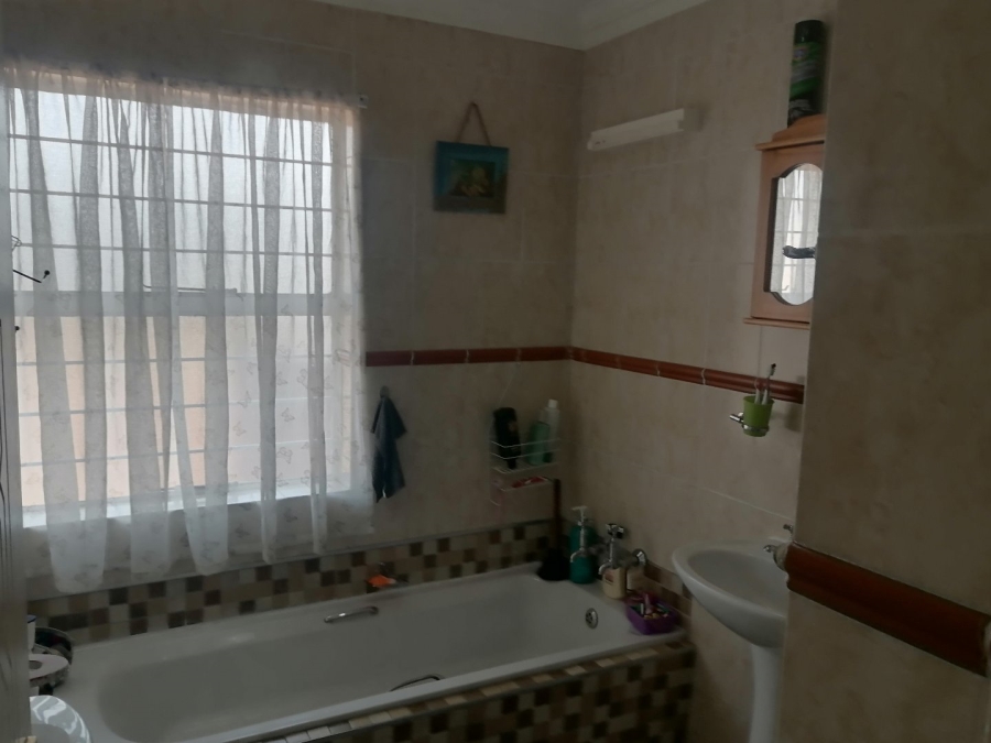 2 Bedroom Property for Sale in Bassonia Gauteng