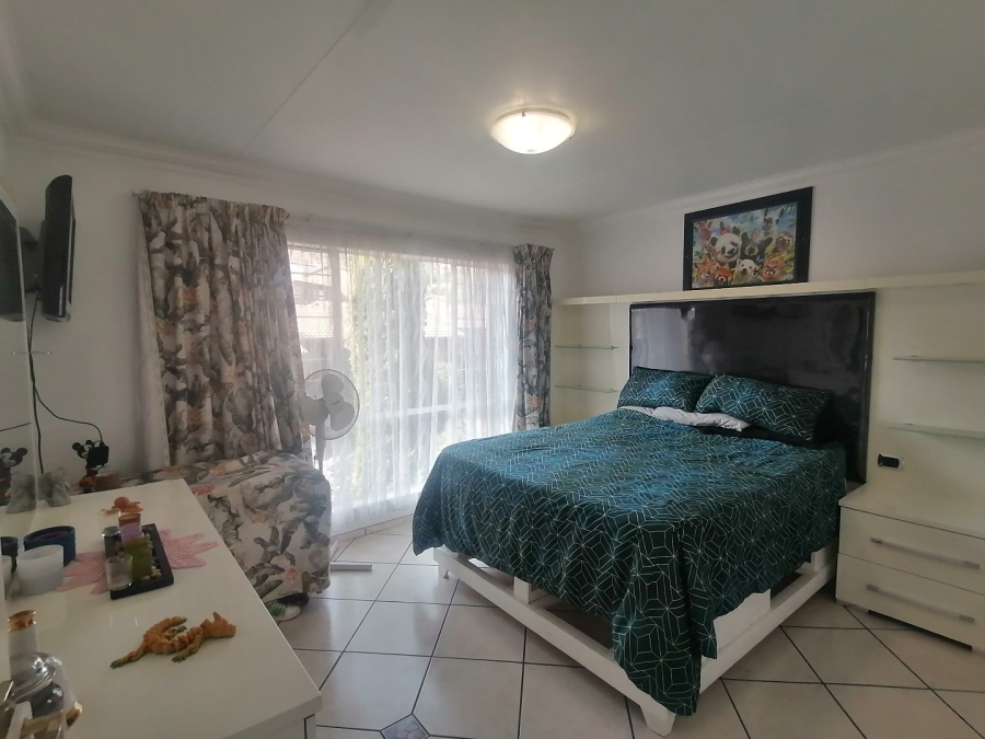 2 Bedroom Property for Sale in Bassonia Gauteng