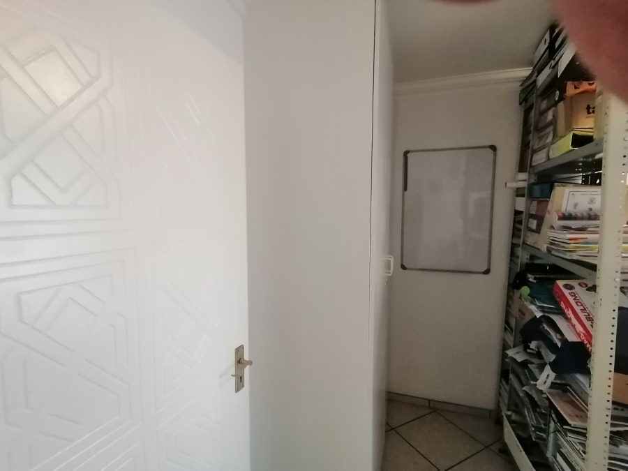 2 Bedroom Property for Sale in Bassonia Gauteng
