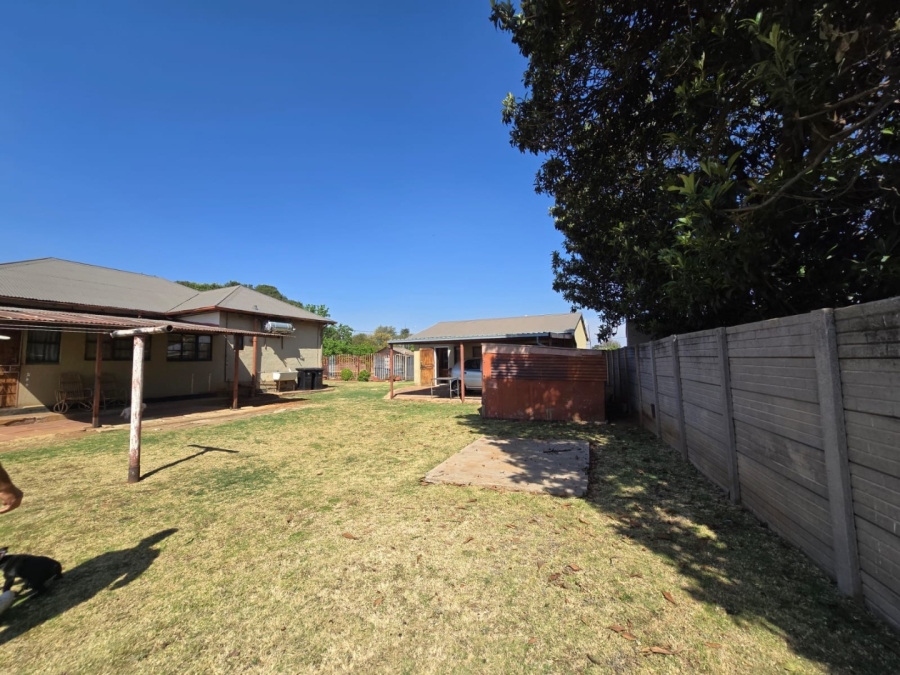 5 Bedroom Property for Sale in Persida Gauteng