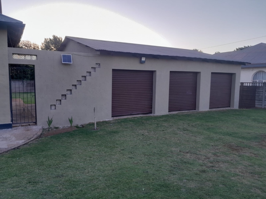 5 Bedroom Property for Sale in Persida Gauteng