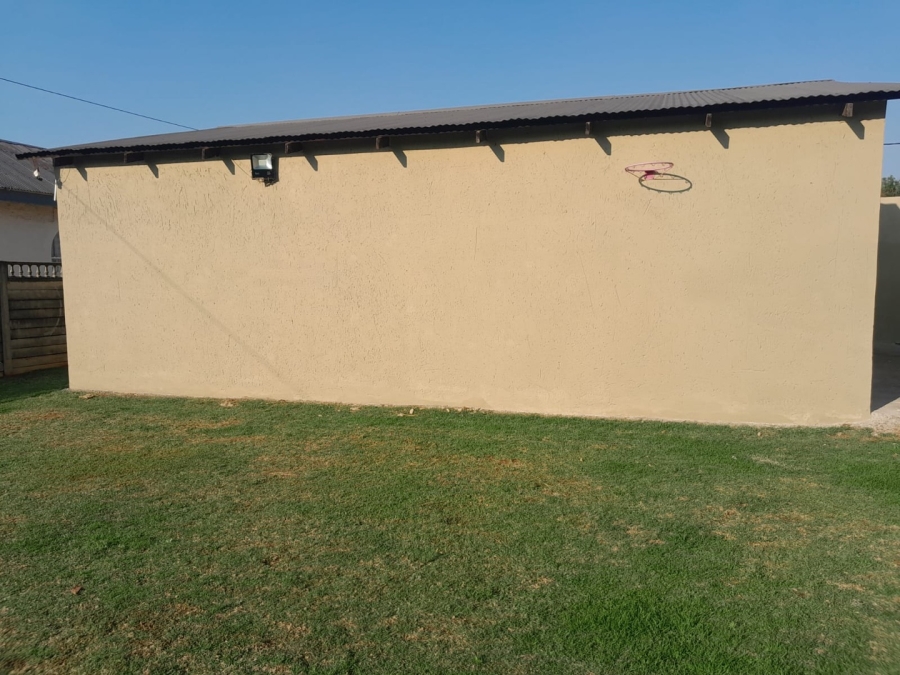 5 Bedroom Property for Sale in Persida Gauteng