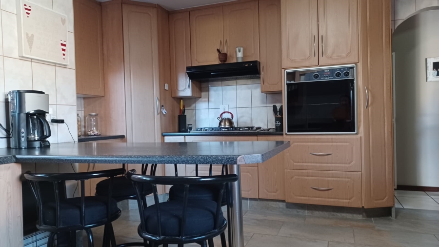 3 Bedroom Property for Sale in Falcon Ridge Gauteng