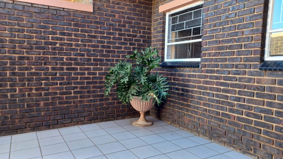 3 Bedroom Property for Sale in Falcon Ridge Gauteng