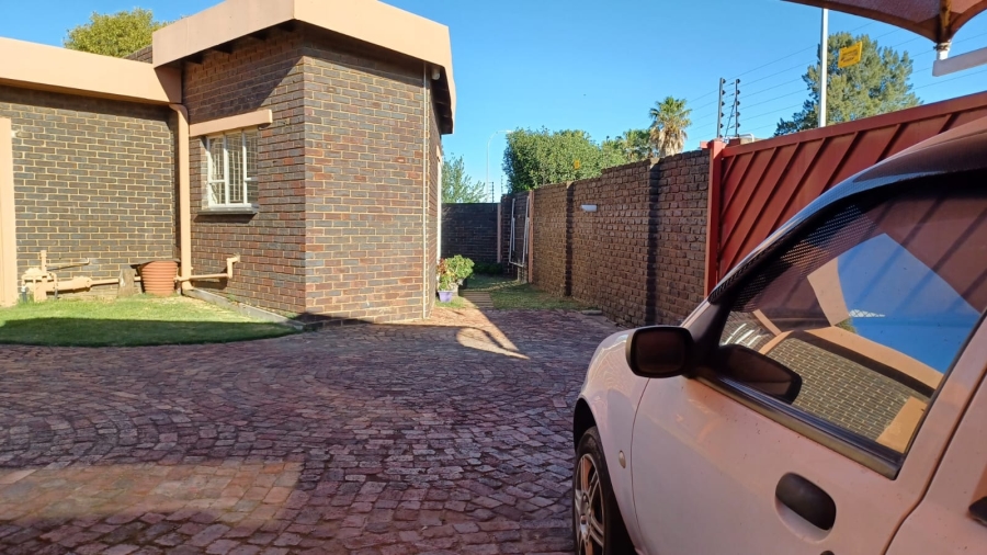 3 Bedroom Property for Sale in Falcon Ridge Gauteng