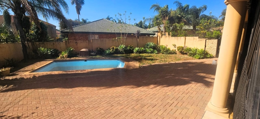 To Let 4 Bedroom Property for Rent in Faerie Glen Gauteng