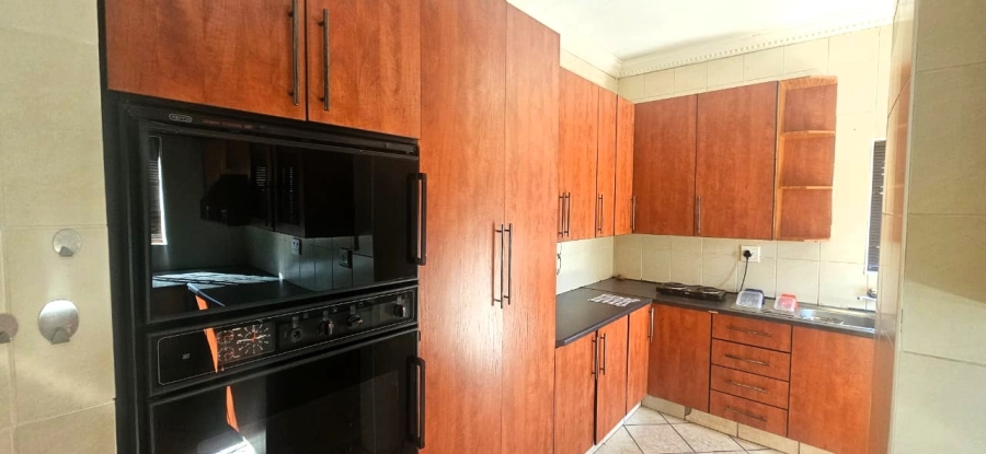 To Let 4 Bedroom Property for Rent in Faerie Glen Gauteng