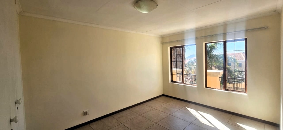 To Let 4 Bedroom Property for Rent in Faerie Glen Gauteng