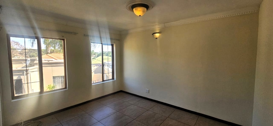 To Let 4 Bedroom Property for Rent in Faerie Glen Gauteng