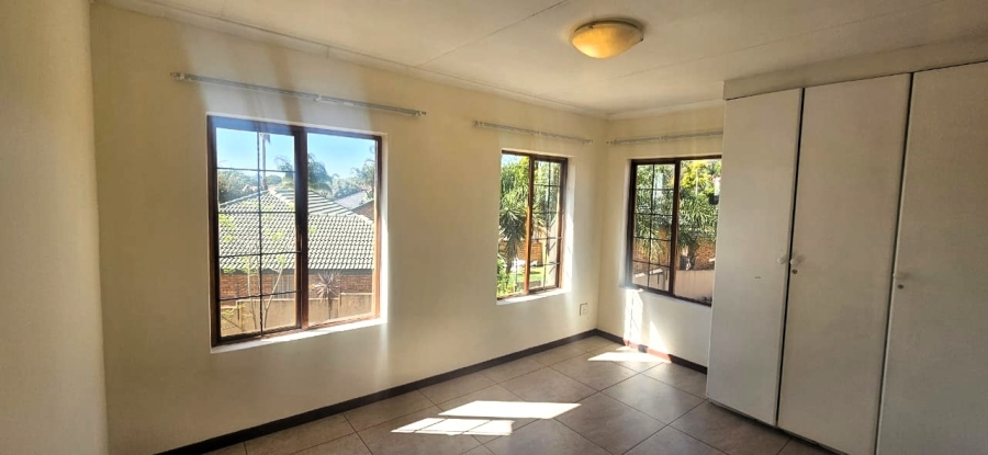 To Let 4 Bedroom Property for Rent in Faerie Glen Gauteng
