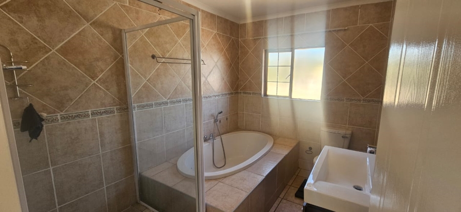 To Let 4 Bedroom Property for Rent in Faerie Glen Gauteng