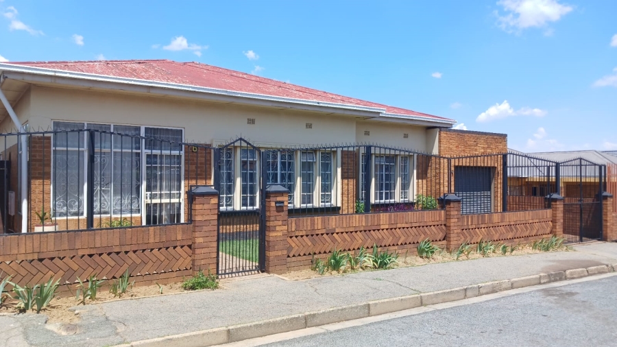 To Let 3 Bedroom Property for Rent in Towerby Gauteng