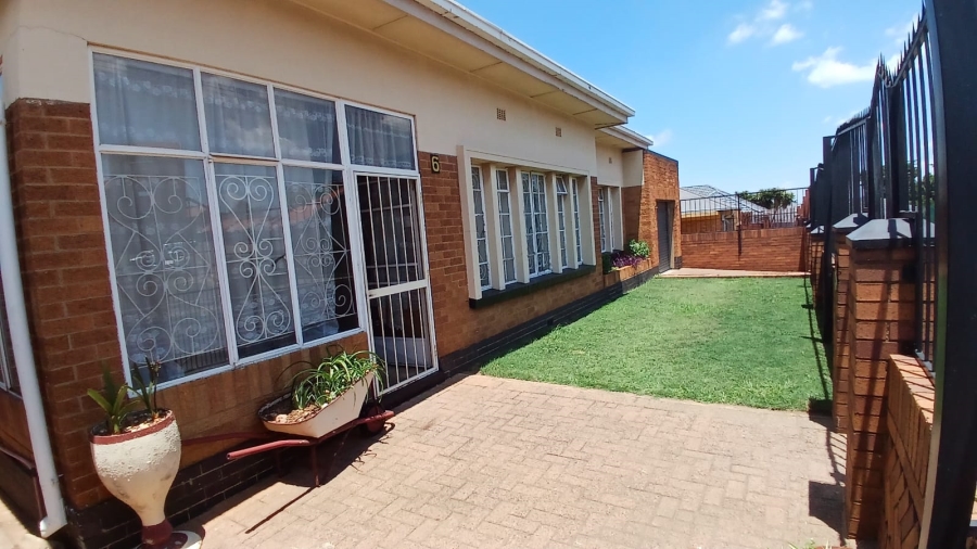 To Let 3 Bedroom Property for Rent in Towerby Gauteng
