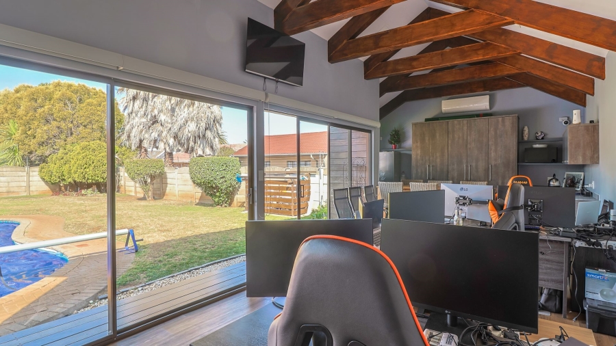 4 Bedroom Property for Sale in Arcon Park Gauteng