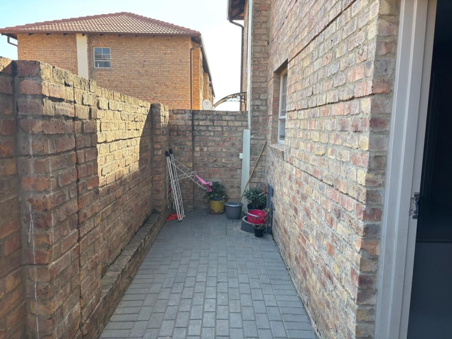3 Bedroom Property for Sale in Annlin Gauteng